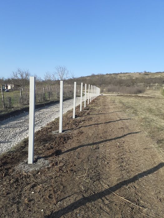 Spalieri, stâlpi de gard din beton certificat B450, plasă de sârmă.