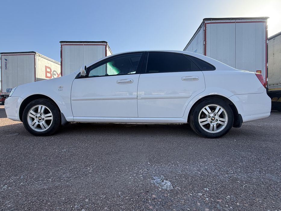 Lacetti 1.8 сотилади