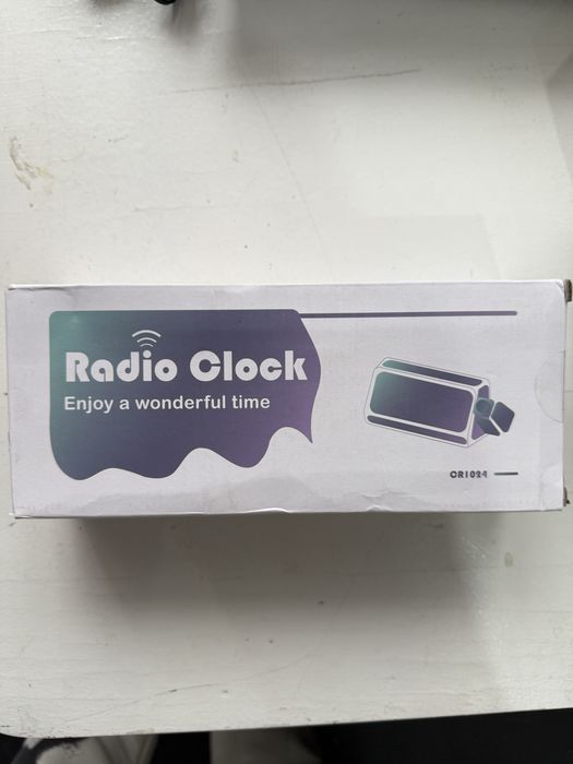 Ceas cu alarma, radio si proiectie