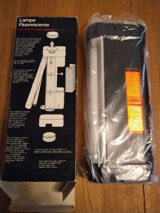 Продавам 3 в 1 - прожектор, луминесцентна лампа и сигнална червена