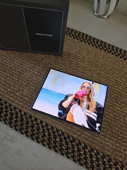 Samsung Galaxy Z fold 8