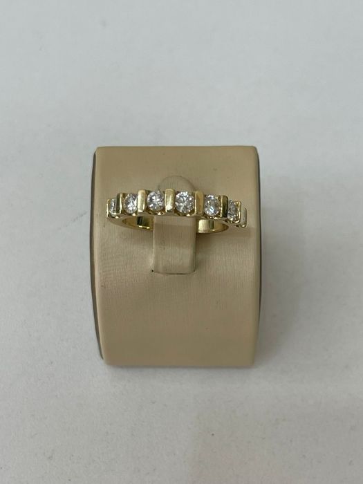 Inel cu pietre prețioase din aur de 14K Amanet BKG