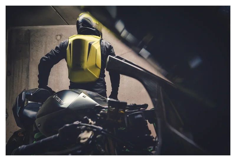 -33% reducere! Rucsac MOTO Louis Hardshell Galben Neon NOU