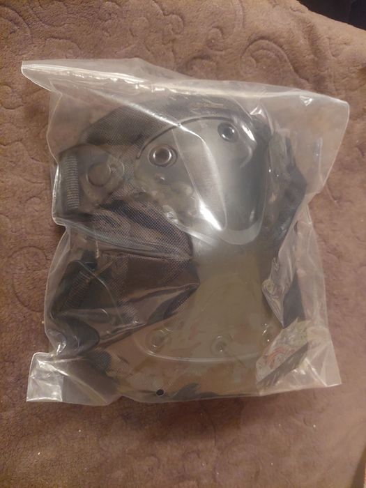 Наколенники новые