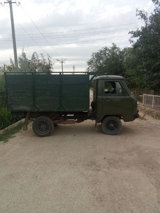 Yuk mashinasi Uaz sotiladi