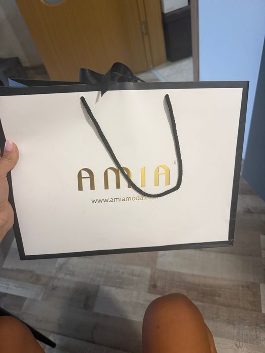 Amia комплект от две части