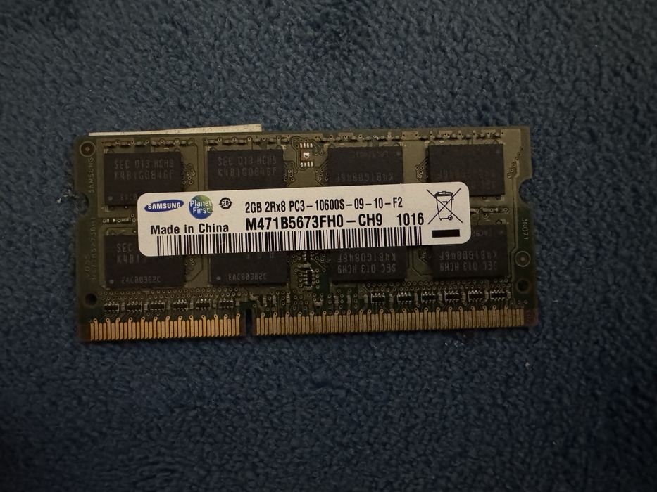 Modul de memorie RAM Samsung de 2GB pentru laptop (SODIMM)