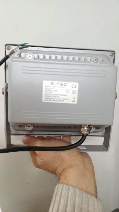 Vand proiector LED V-TAC 30W (VT-4730), nou la cutie.