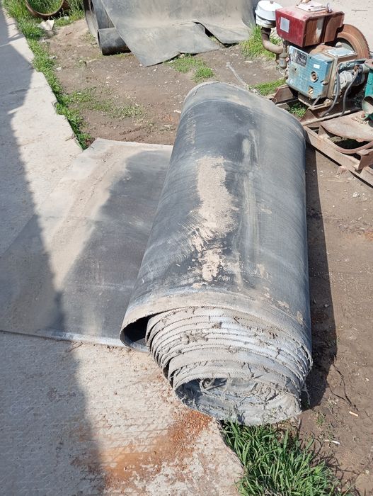 Рабочий транспартоный лента сотилади