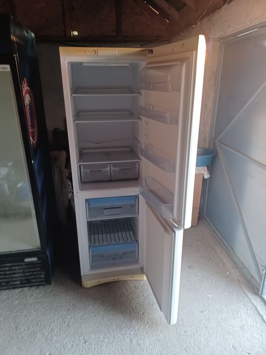 Combina Frigorifica Indesit