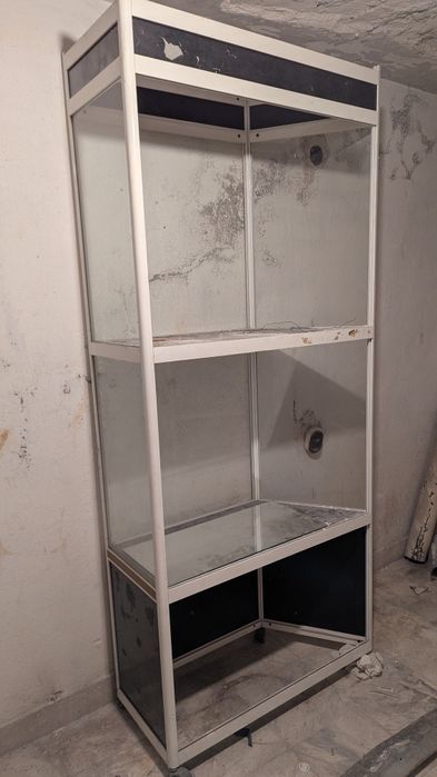 Стъклени витрини с алуминиев пеофил