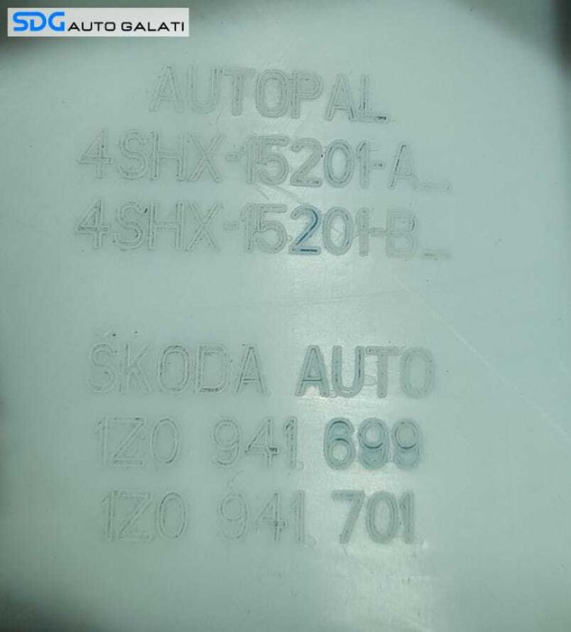 Proiector Ceata Stanga de pe Bara Fata Skoda Octavia 2 2004 – 2013 Cod 4SHX-15201-A 4SHX-15201-B 1Z0941699 1Z0941701 [N1246]