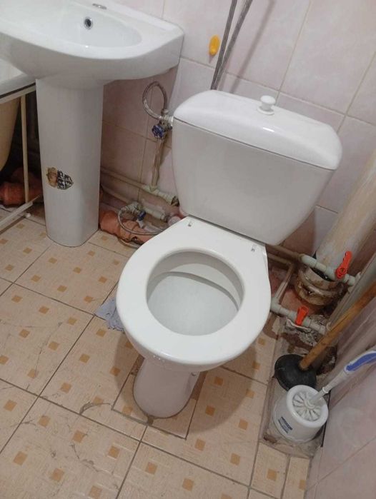 Унитаз белый б/у