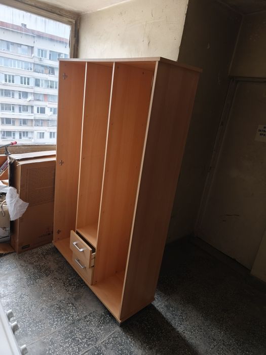 Скрин, шкафче и гардероб.