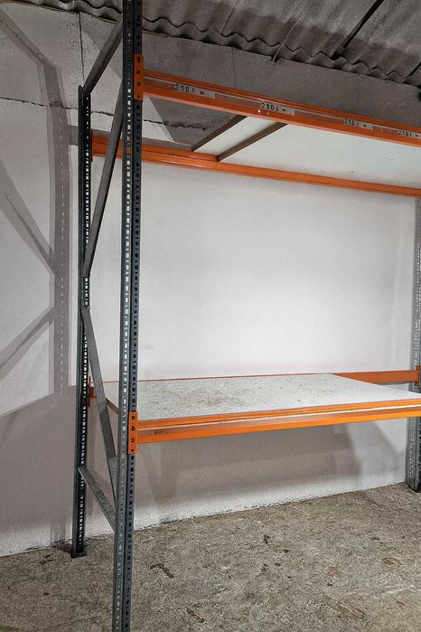 Rafturi metalice pe stoc