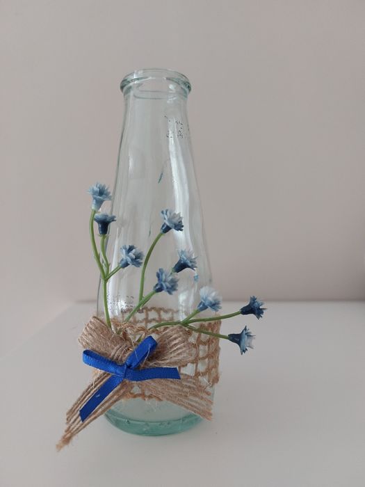 Стъклени бурканчета и шишенца за декорация