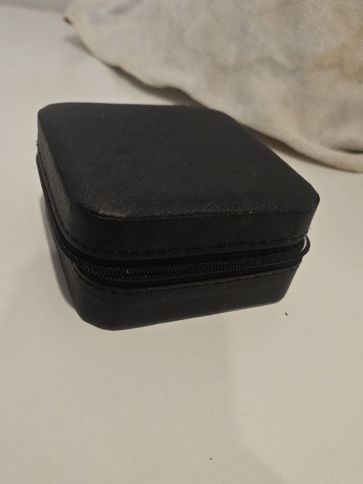 продаю черную шкатулку для украшений