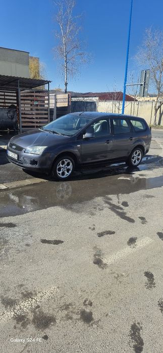 Vând mașina Ford focus