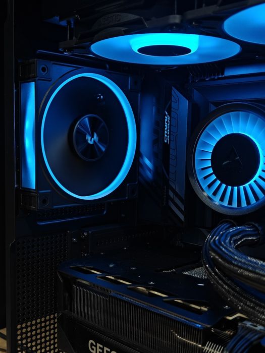 Ryzen 7 7800x3d/DDR5 16/RTX 5070Ti 16g/ssd 1T m2
