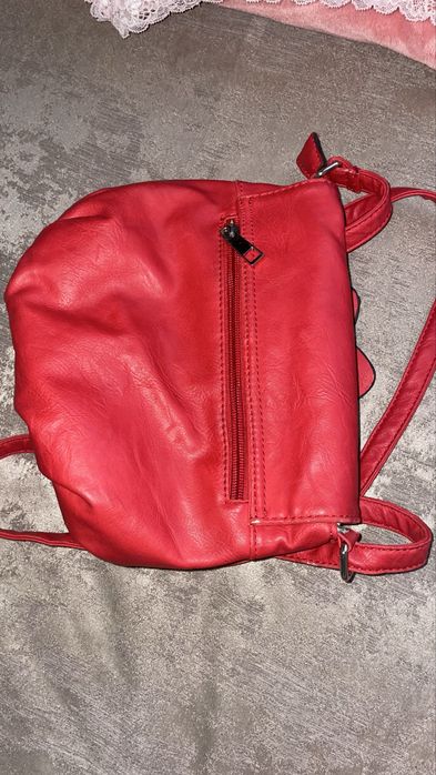 Червена чанта от естествена кожа