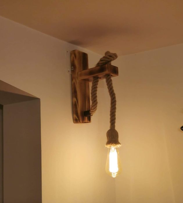 Aplica rustica din lemn cu funie