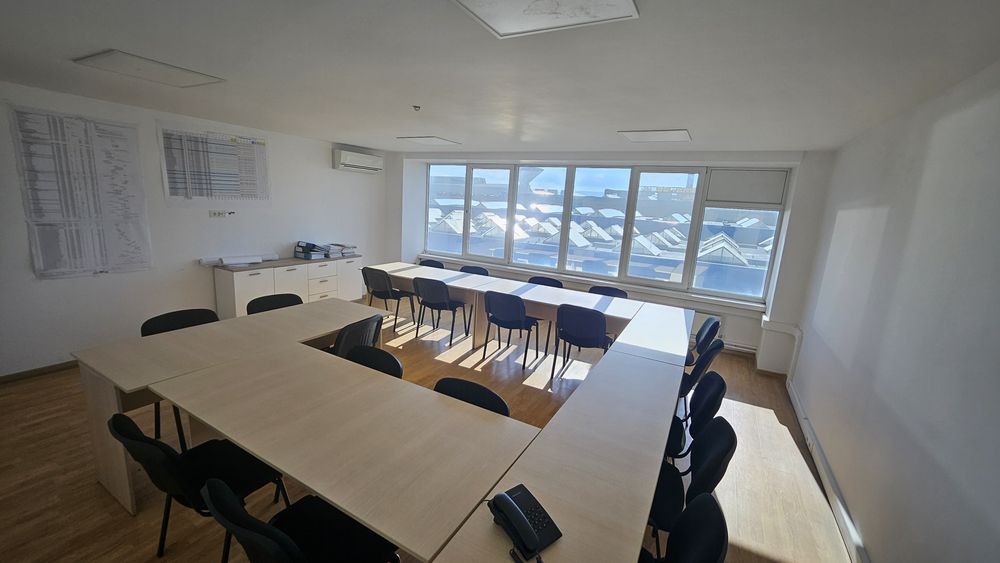 Închiriem 2 birouri x 40 mp împreună sau separat et.4/4 clădirea APIA,