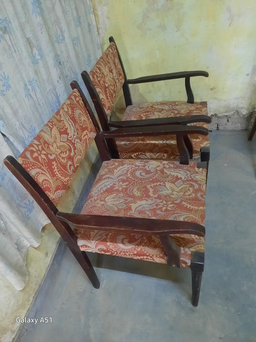 Продаётся комплект из красного дерева.
