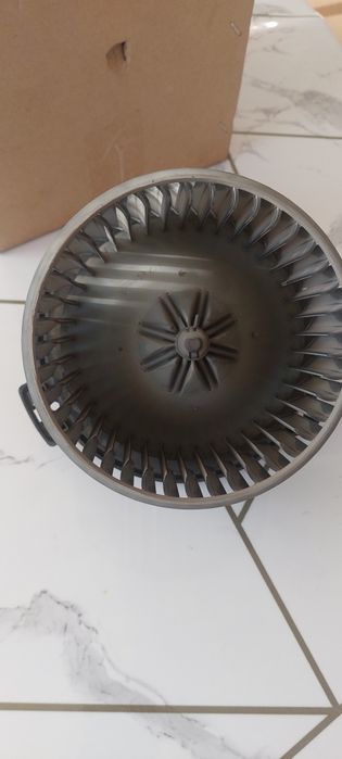 Продам вентилятор на печку в автомобиль