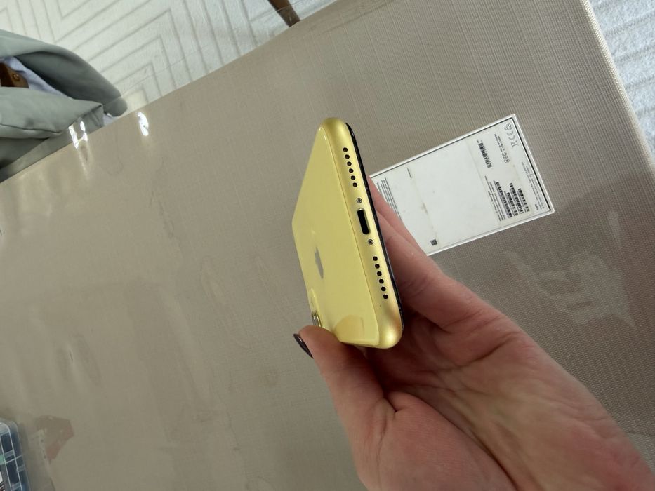 Продам айфон 11