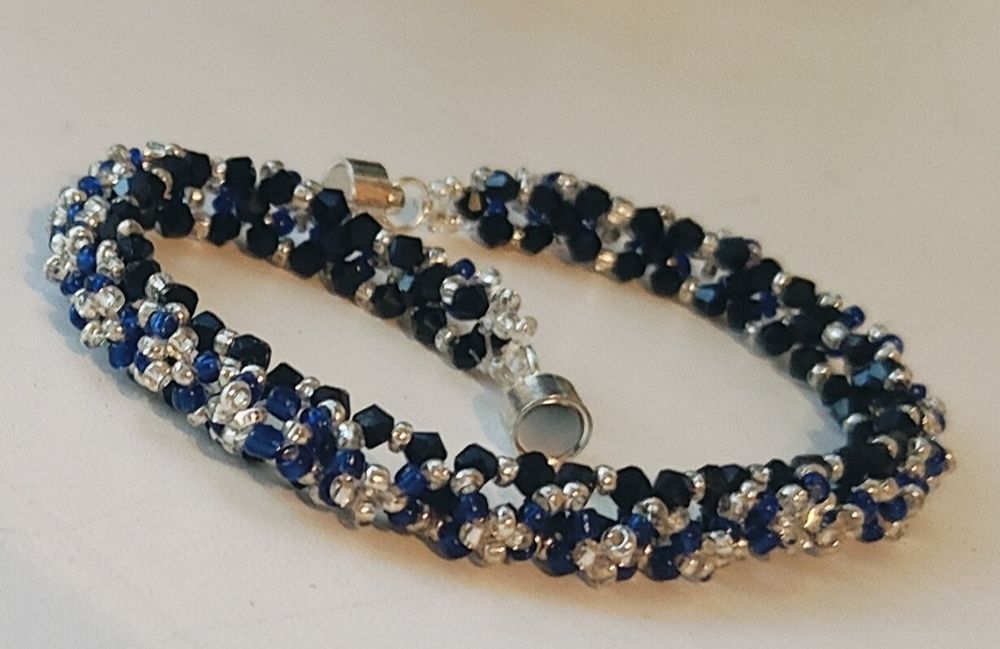 Браслет из бисера