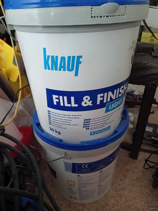 Продавам 4 баки KNAUF Fill and Finish Light и 1 торба Uniflott
