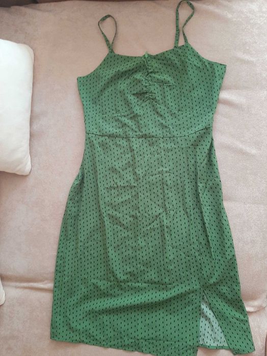 Зелена лятна рокля на точки