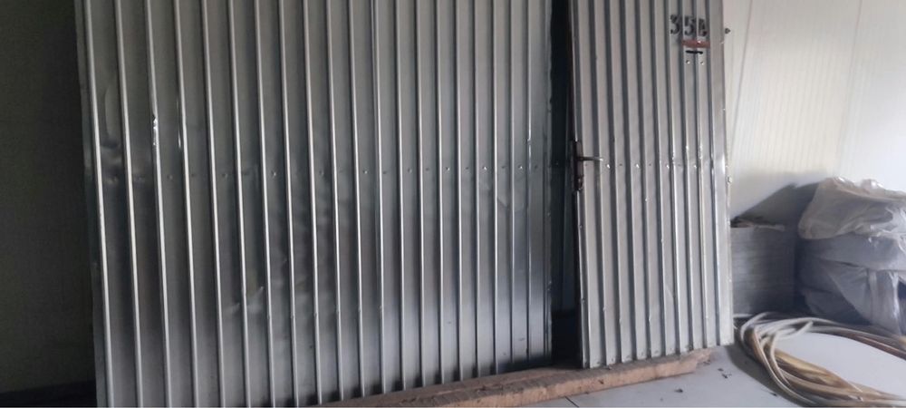 Porti din tabla cu structura metalica