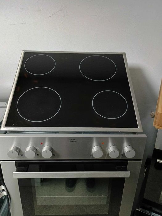 Комплект Фурна за вграждане с котлони с 4 зони PROGRESS