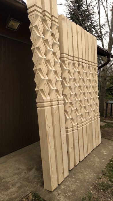 Stalpi din lemn sculptati pt. terasa, filigorie.
