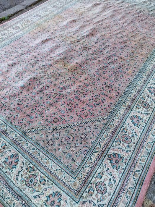 Ръчно тъкан уникален килим