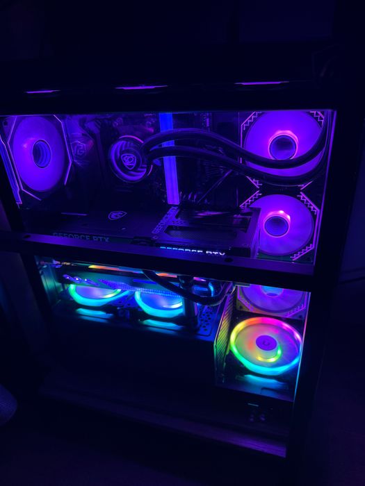ПРОДАВАМ ТОП ГЕЙМЪРСКИ КОМПЛЕКТ – RTX 5090 | Ryzen 7 7800X3D | Samsung Odyssey OLED | Logitech G29