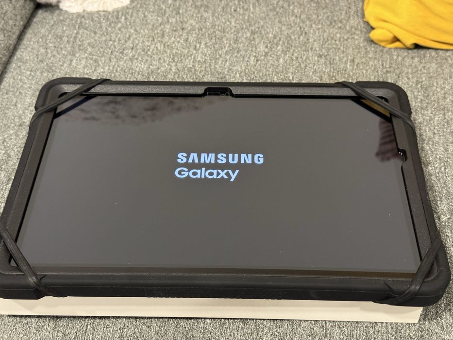 Tabletă Samsung Galaxy Tab A9+ 5G, 4 GB RAM / 64 GB, Graphite + accesorii