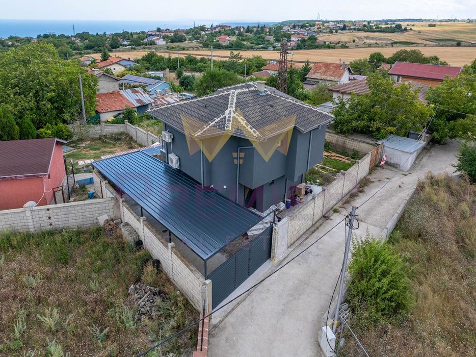 Къща в Варна-м-т Добрева Чешма площ 208 цена 375000