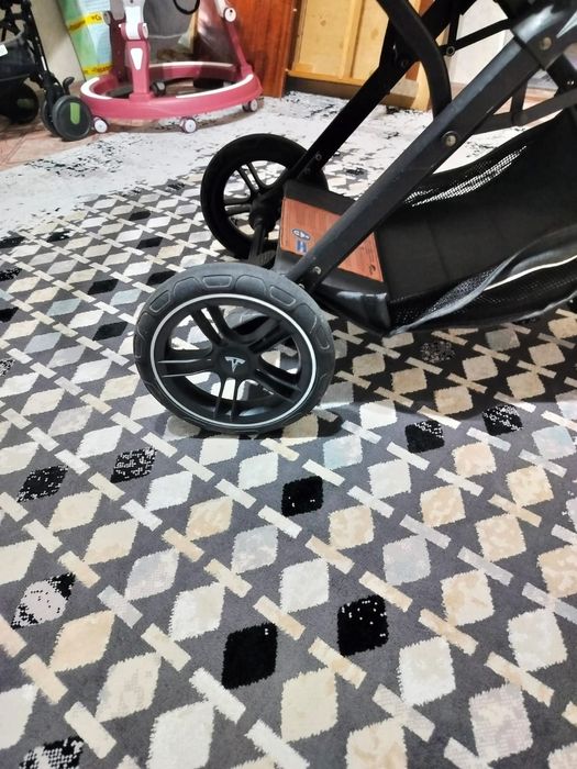 Коляска в идеальном состоянии.