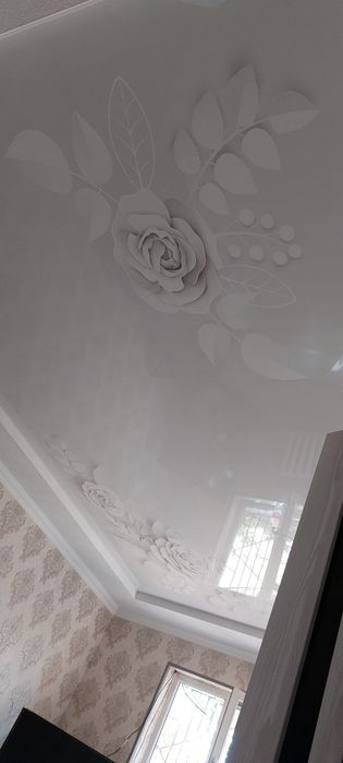 Натяжные потолки однотоновые и с фото печатью и 3Д обои качественно