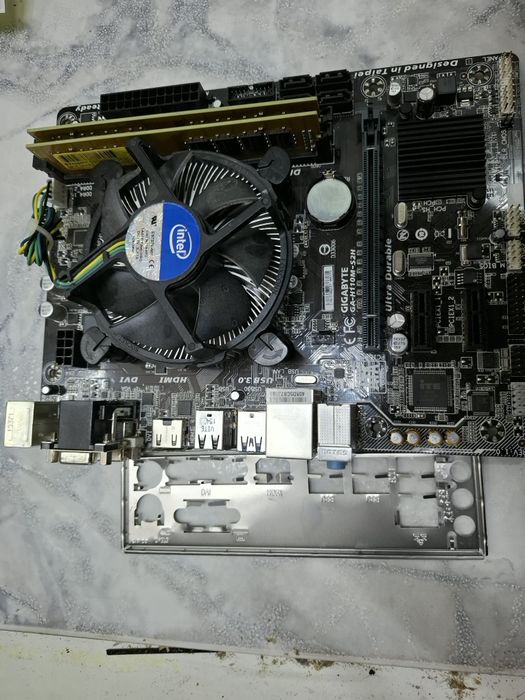Chit placa GA-H110M-S2H + i7 + 16 Gb+ shield