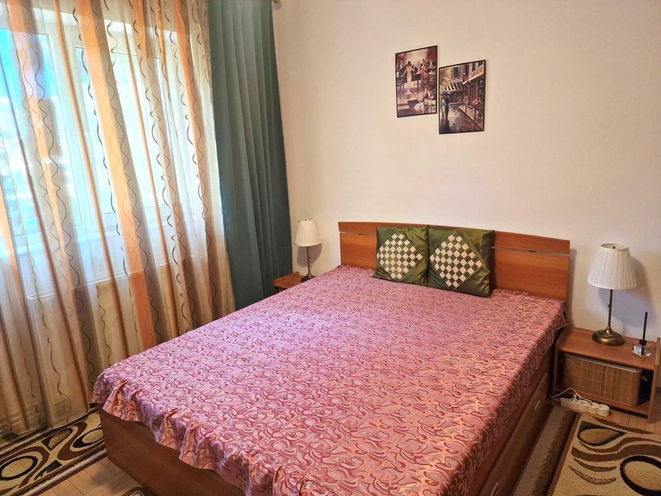 Inchiriez apt. 2 camere et. 1 central. Renovat și modern.