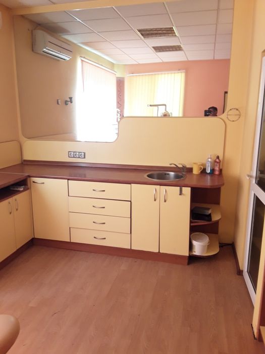 6Пълно оборудване стоматологичен  кабинет,от 2014г не работи .