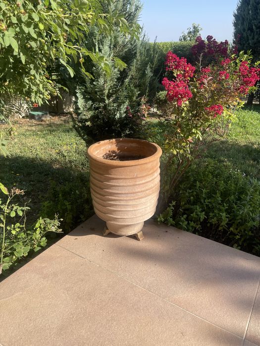 Голяма саксия от остров Крит