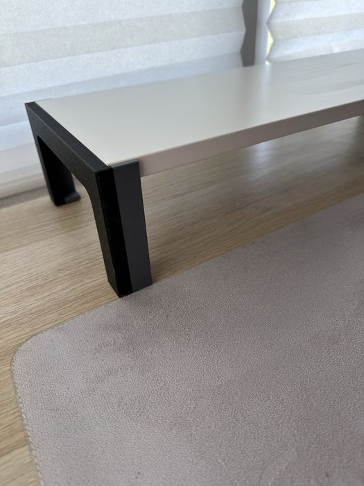 Повдигаща стойка за монитор