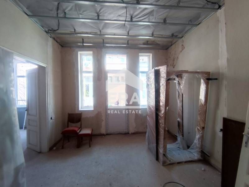 Продава се Етаж от къща в Хасково, Център - 180 кв.м за 320 €/кв.м - Снимка #1