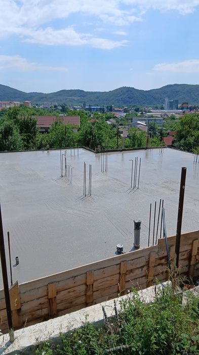 Teren+ casă în construcție