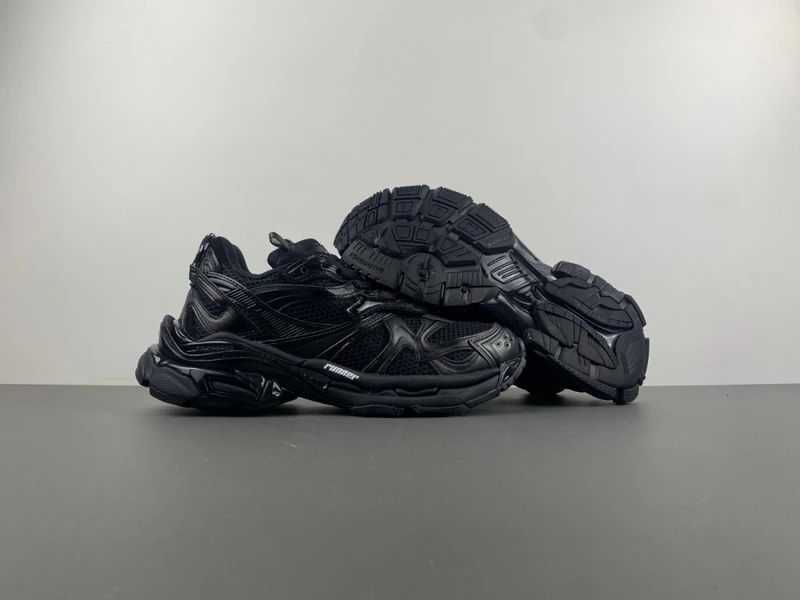 Balenciaga 7.5 - Black