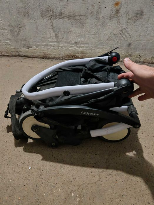 Детская прогулочная коляска